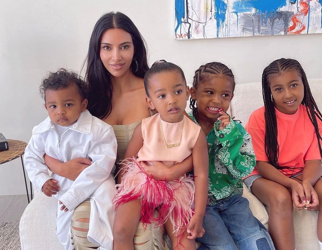 kim Kardashian hijos vitiligo